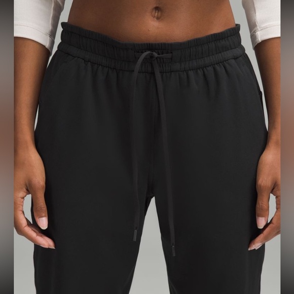 Lululemon Soft Jersey Classic-Fit Mid-
Rise Jogger - Picture 4 of 9